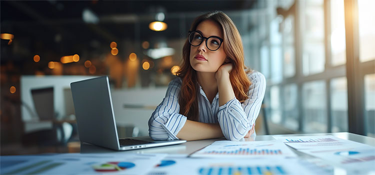 accounting student thinks about her accounting credits transferring to bachelors program